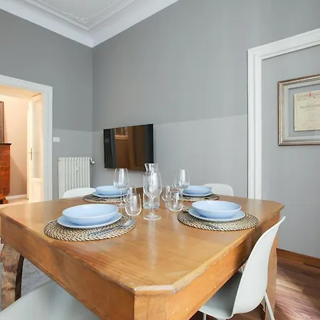 Апартаменты Hacca Collection - Elegant Period 2br 2 Baths Милан