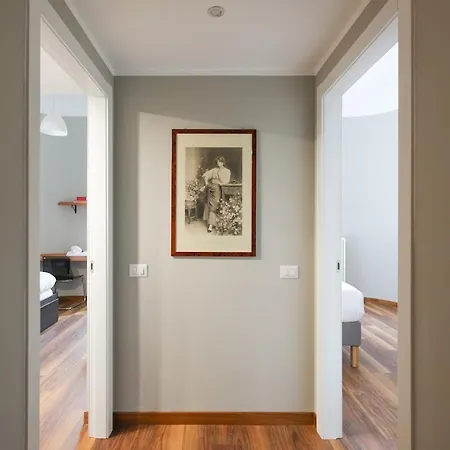 Hacca Collection - Elegant Period 2br 2 Baths * Милан
