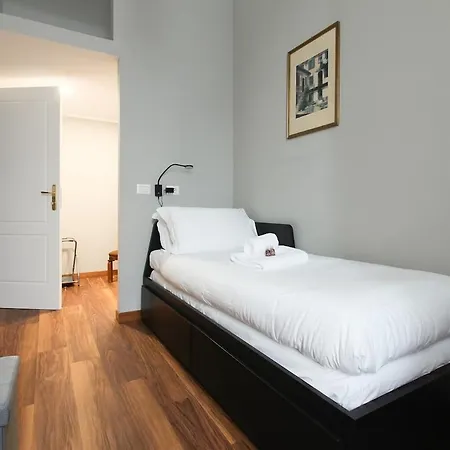 Hacca Collection - Elegant Period 2br 2 Baths Апартаменты *