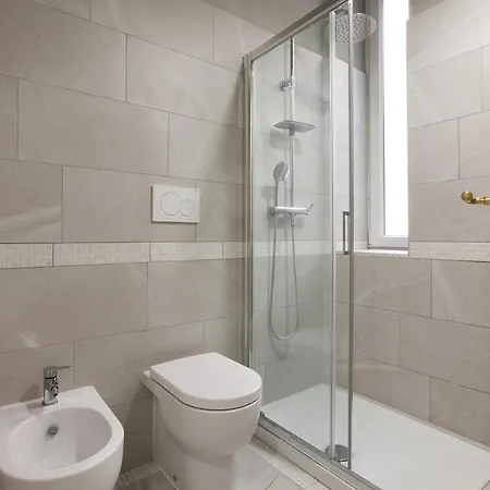 Hacca Collection - Elegant Period 2br 2 Baths * Милан